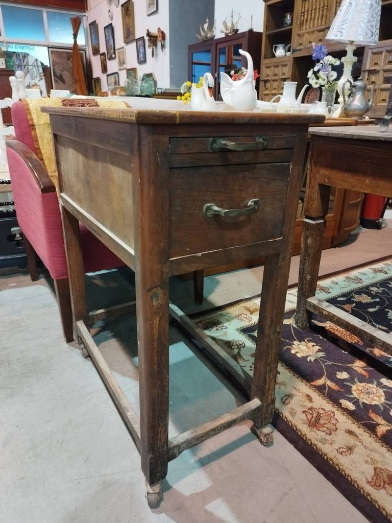 MESA CLÁSICA CON TABLA