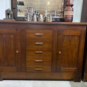 APARADOR DE MADERA ROBUSTA