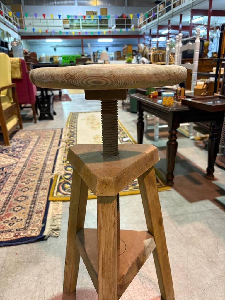 TABURETE ANTIGUO - Imagen 2