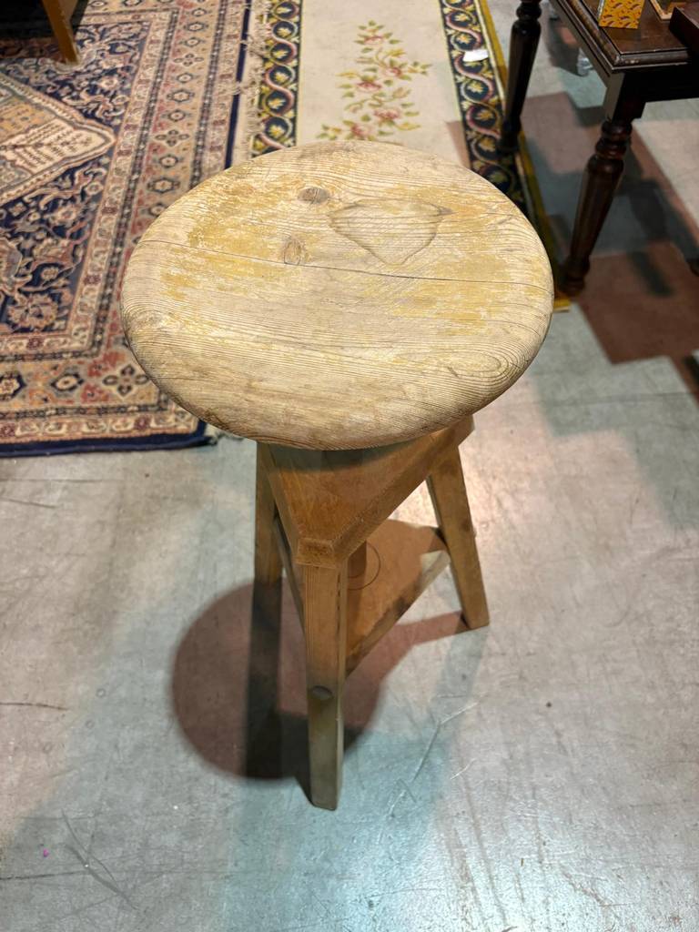 TABURETE ANTIGUO - Imagen 4