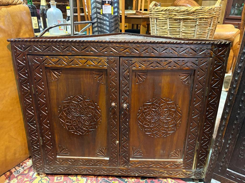 MUEBLE DE MADERA TALLADA - Imagen 2