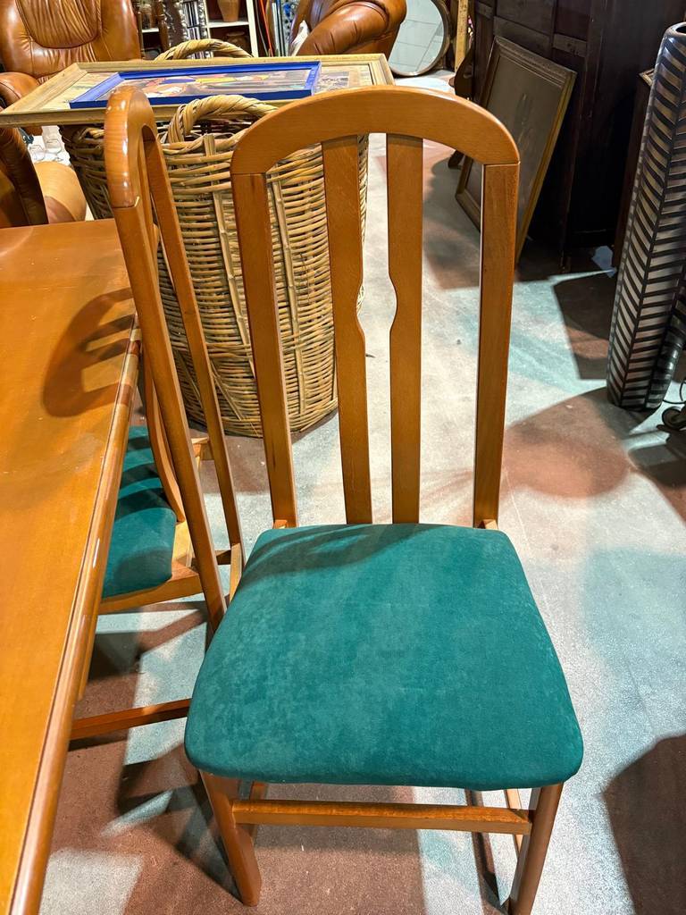 MESA Y 4 SILLAS DE COMEDOR - Imagen 5