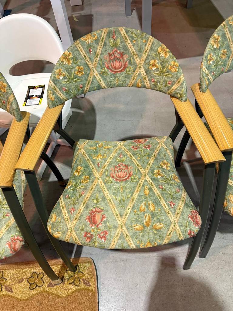 3 SILLAS CLÁSICAS - Imagen 3