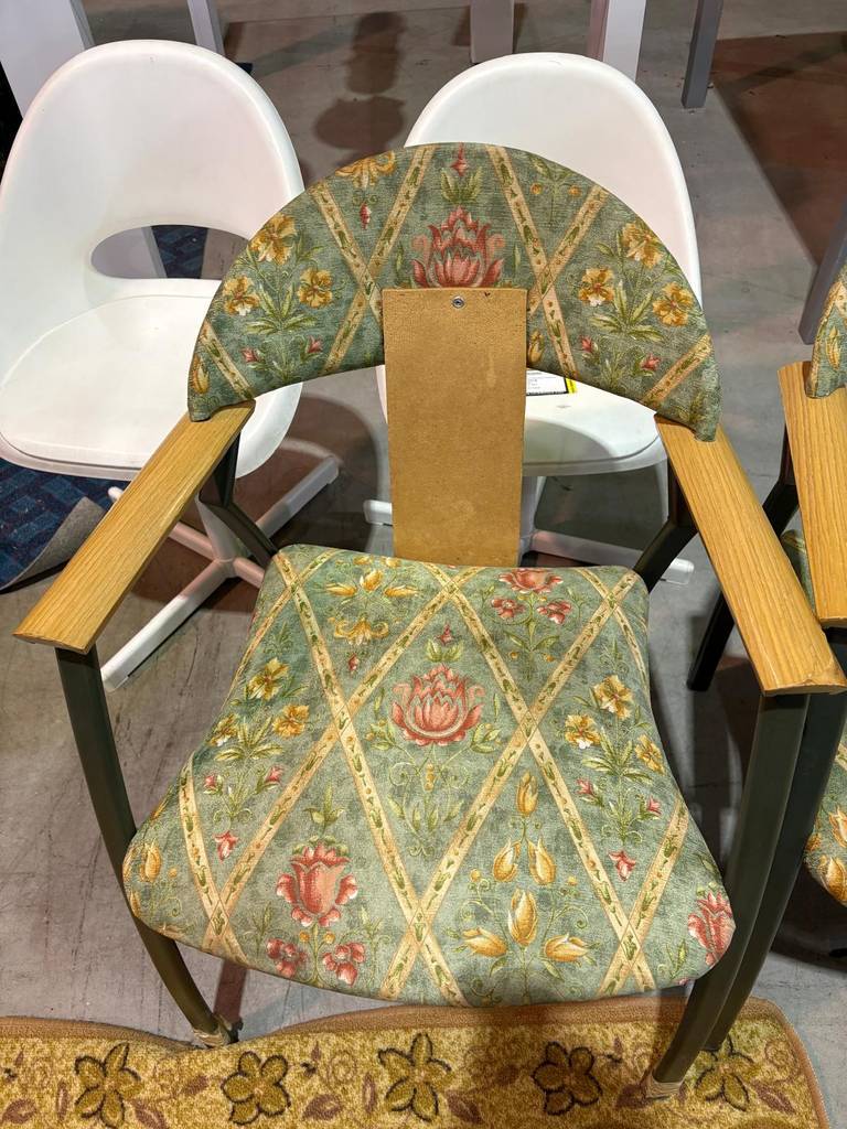 3 SILLAS CLÁSICAS - Imagen 4