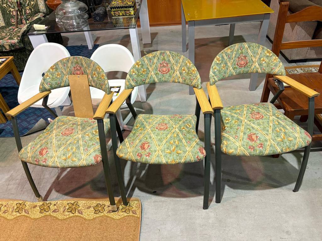 3 SILLAS CLÁSICAS - Imagen 2