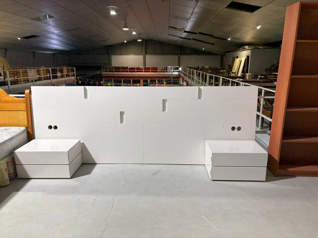 CABECERO Y 2 MESITAS - Imagen 2