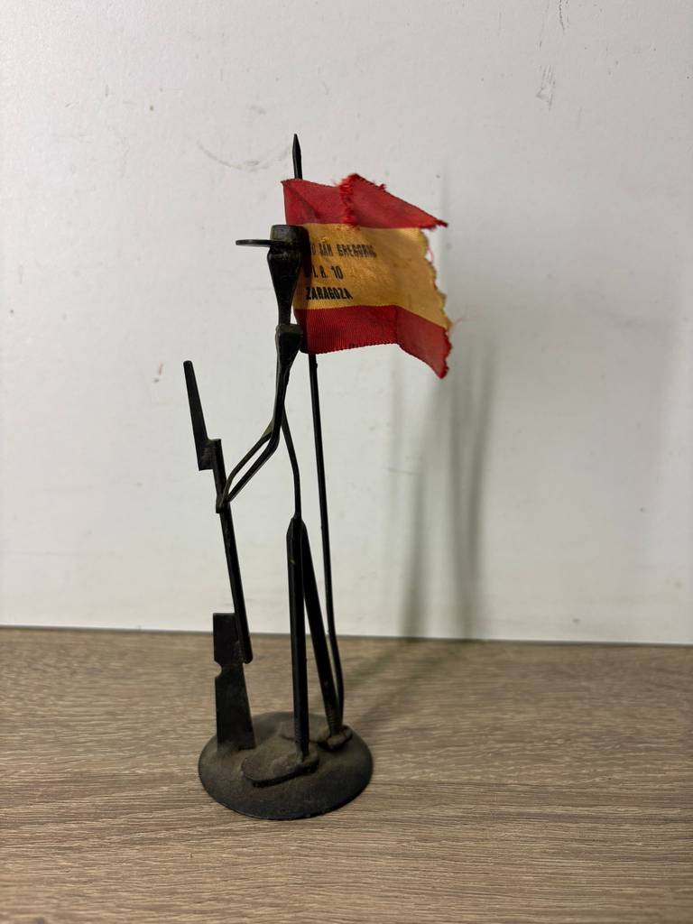 FIGURA DE METAL - Imagen 3