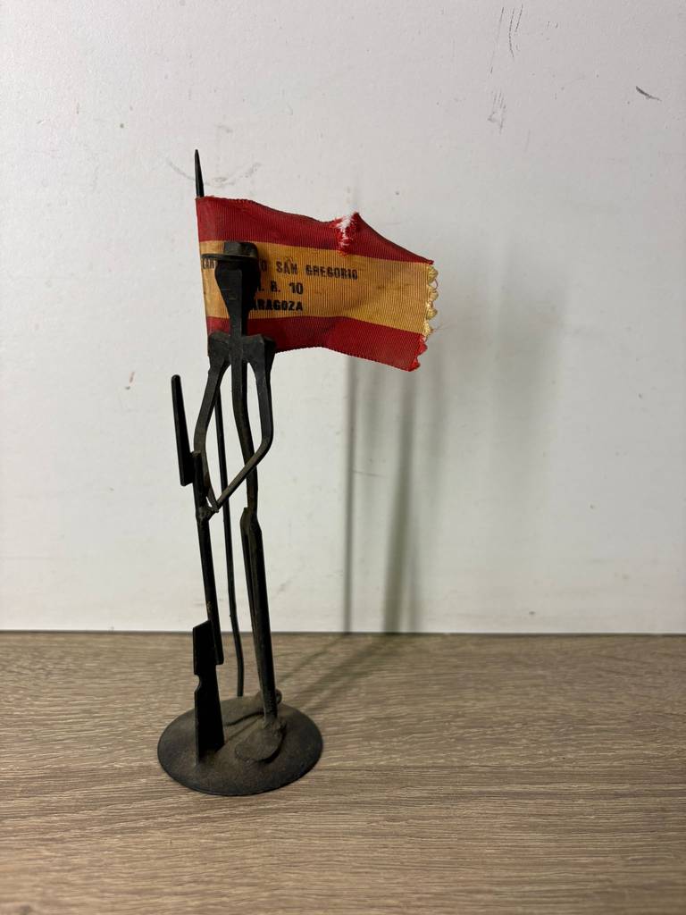 FIGURA DE METAL - Imagen 4