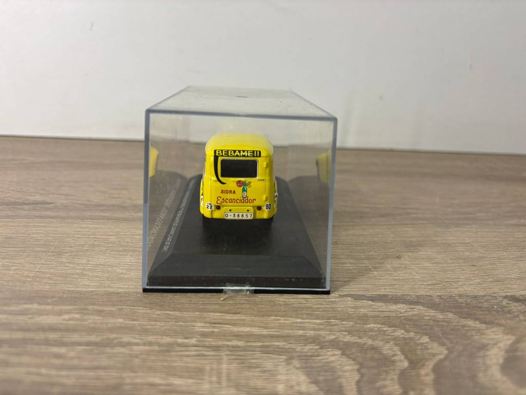 RENAULT JUVAQUATRE - Imagen 2