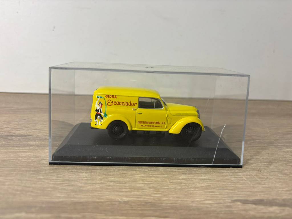 RENAULT JUVAQUATRE - Imagen 4