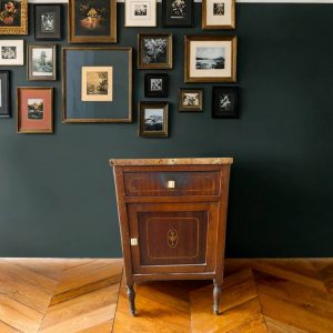 MESA DE NOCHE ANTIGUA