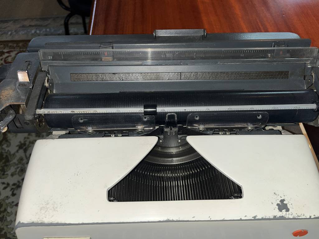 MÁQUINA DE ESCRIBIR OLYMPIA - Imagen 6