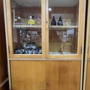 LIBRERÍA CON PUERTAS