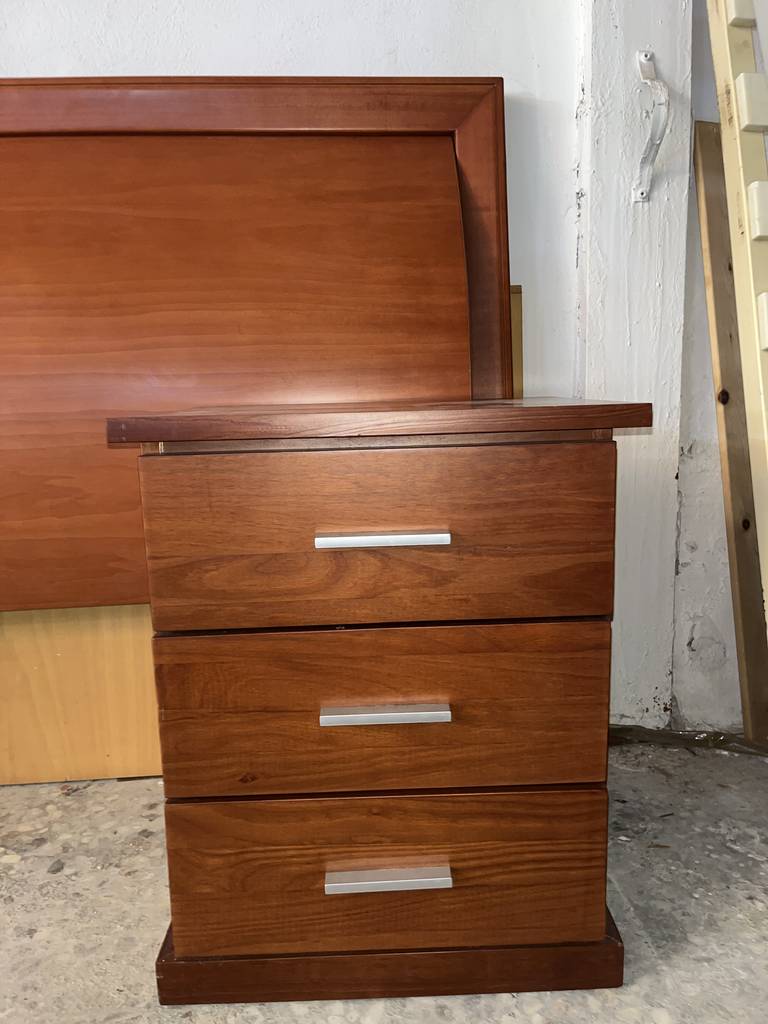 CABECERO Y 2 MESITAS - Imagen 4