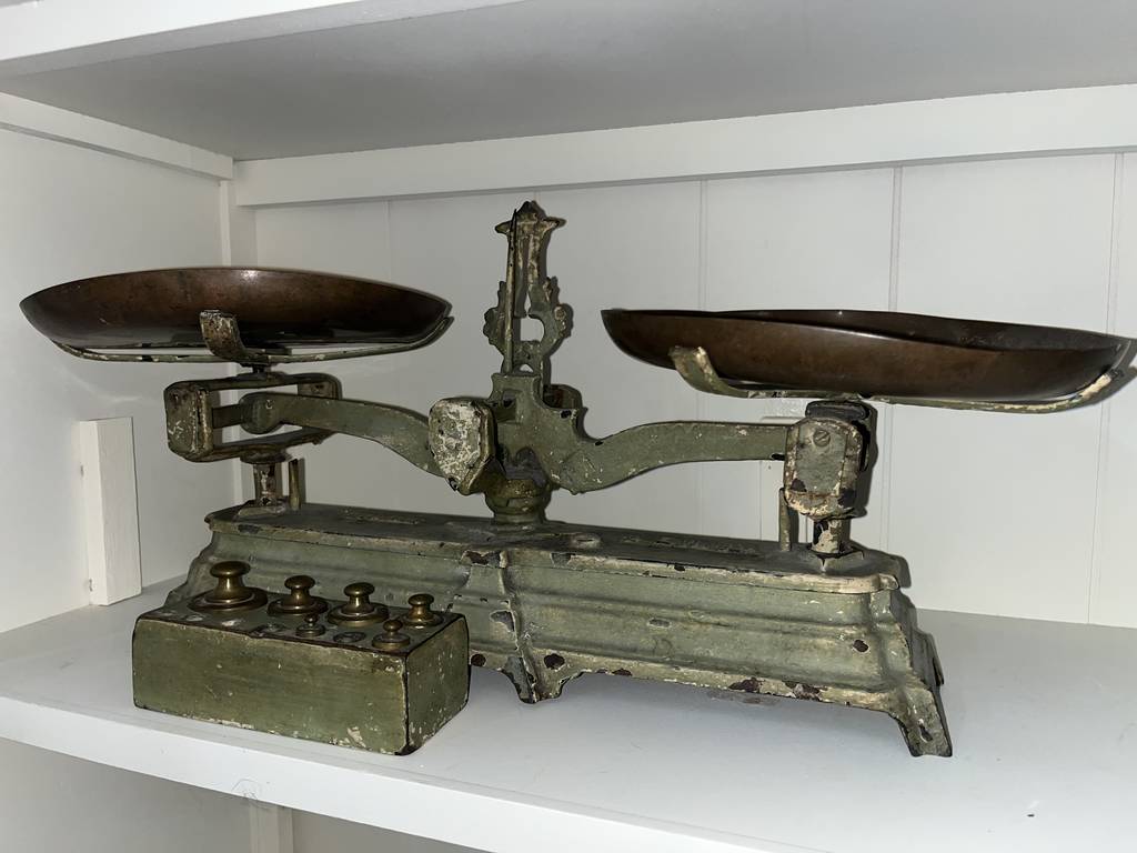 ANTIGUA BÁSCULA CON PESAS - Imagen 2