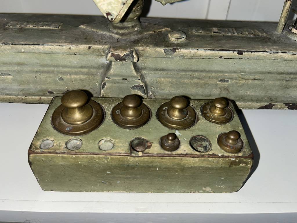 ANTIGUA BÁSCULA CON PESAS - Imagen 4