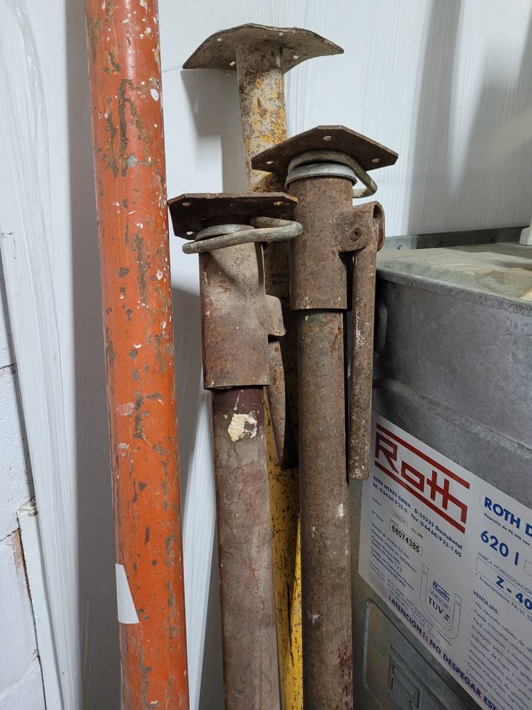 4 PUNTALES DE OBRA - Imagen 2