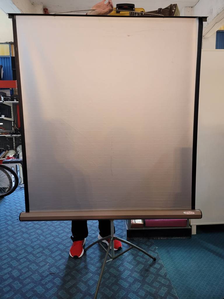 PANTALLA DE PROYECCIÓN PORTÁTIL