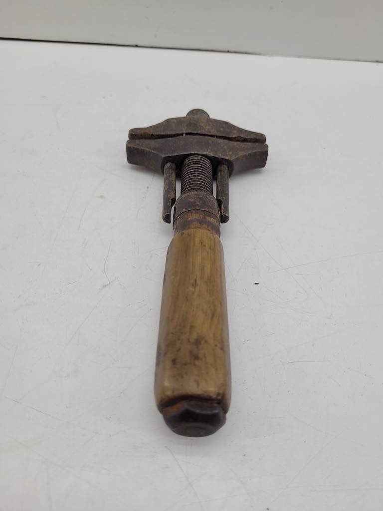 LLAVE INGLESA ANTIGUA - Imagen 2