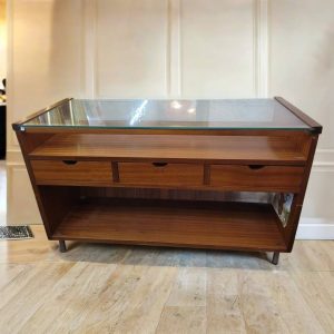 MOSTRADOR CON VITRINA