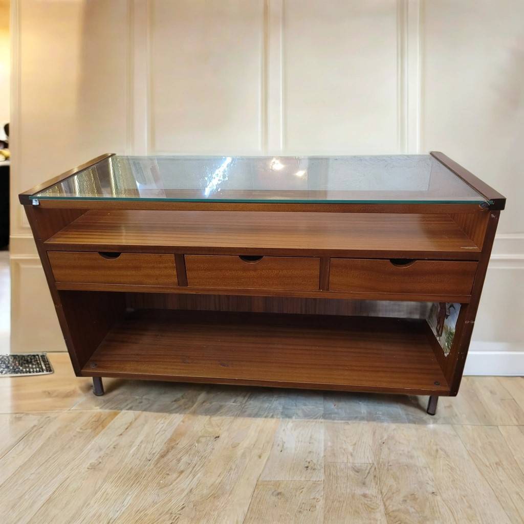 MOSTRADOR CON VITRINA