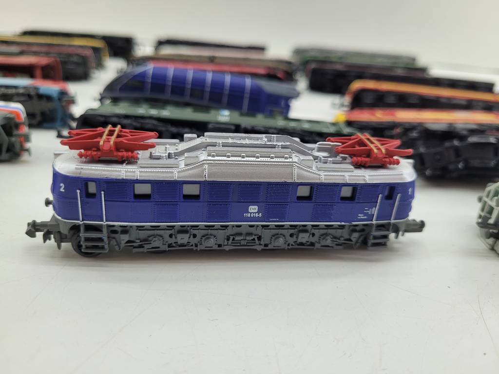 COLECCIÓN DE 27 LOCOMOTORAS - Imagen 9