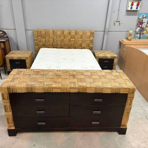 DORMITORIO DE MADERA Y YUTE