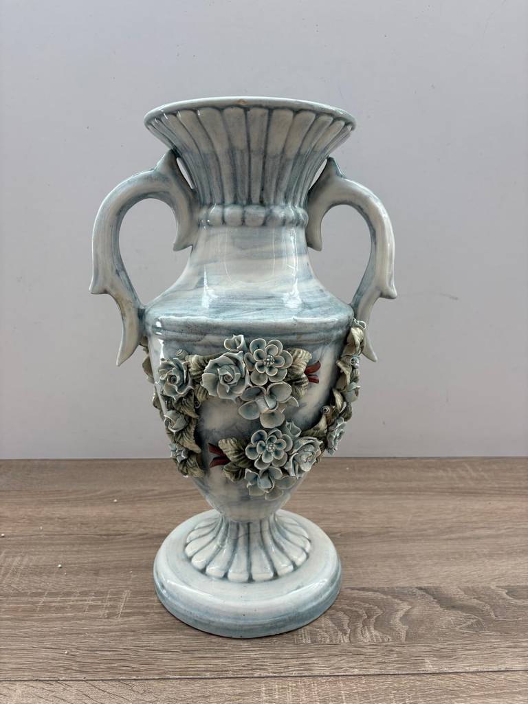 JARRÓN CON APLIQUES DE FLORES - Imagen 2