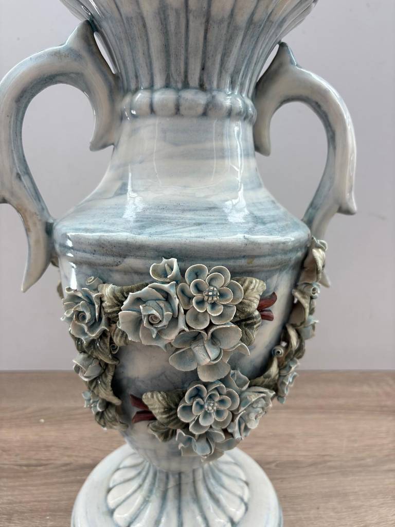 JARRÓN CON APLIQUES DE FLORES - Imagen 5