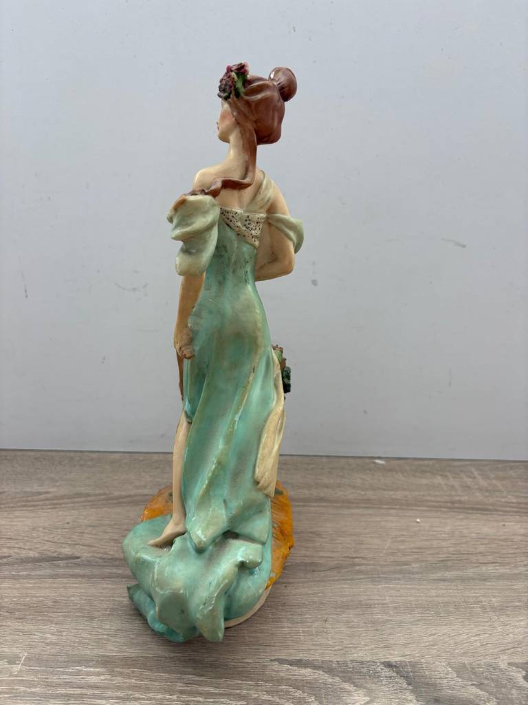 FIGURA DE MUJER CON FLORES - Imagen 5