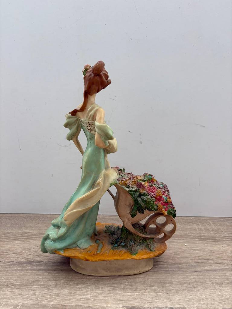 FIGURA DE MUJER CON FLORES - Imagen 4
