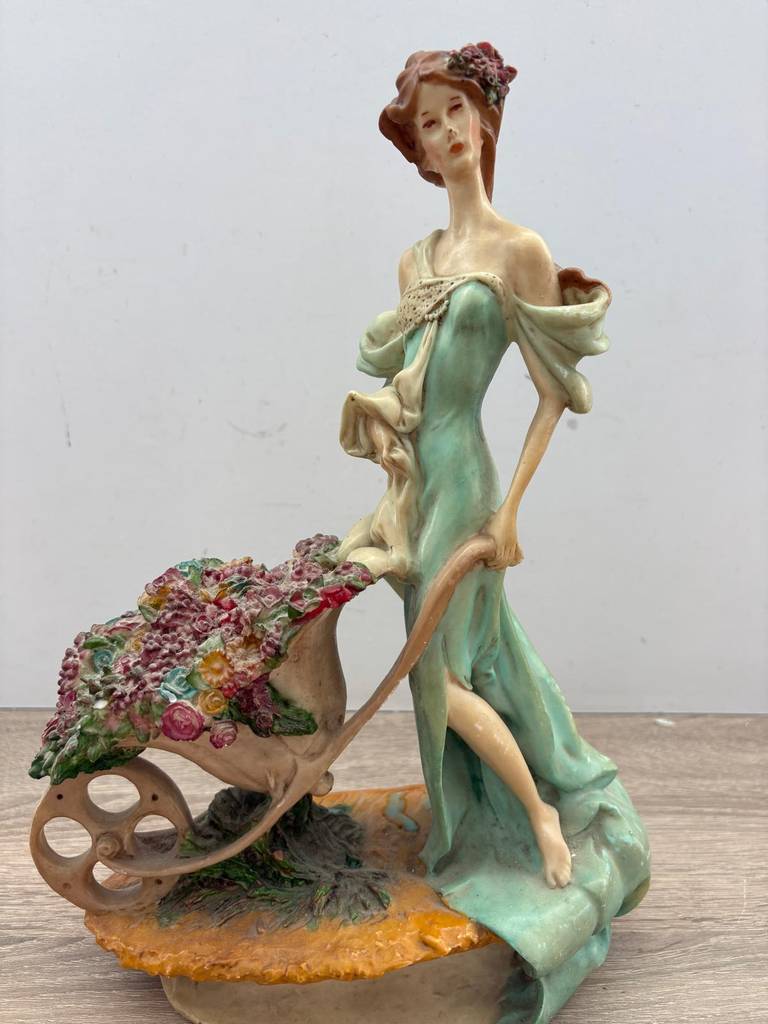 FIGURA DE MUJER CON FLORES - Imagen 2