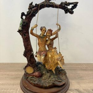 FIGURA DE PAREJA EN COLUMPIO