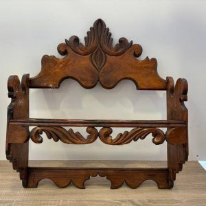 ESTANTERÍA DE MADERA TALLADA