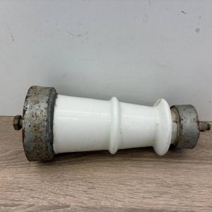 AISLADOR ELÉCTRICO DE PORCELANA