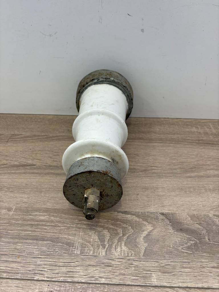 AISLADOR ELÉCTRICO DE PORCELANA - Imagen 3