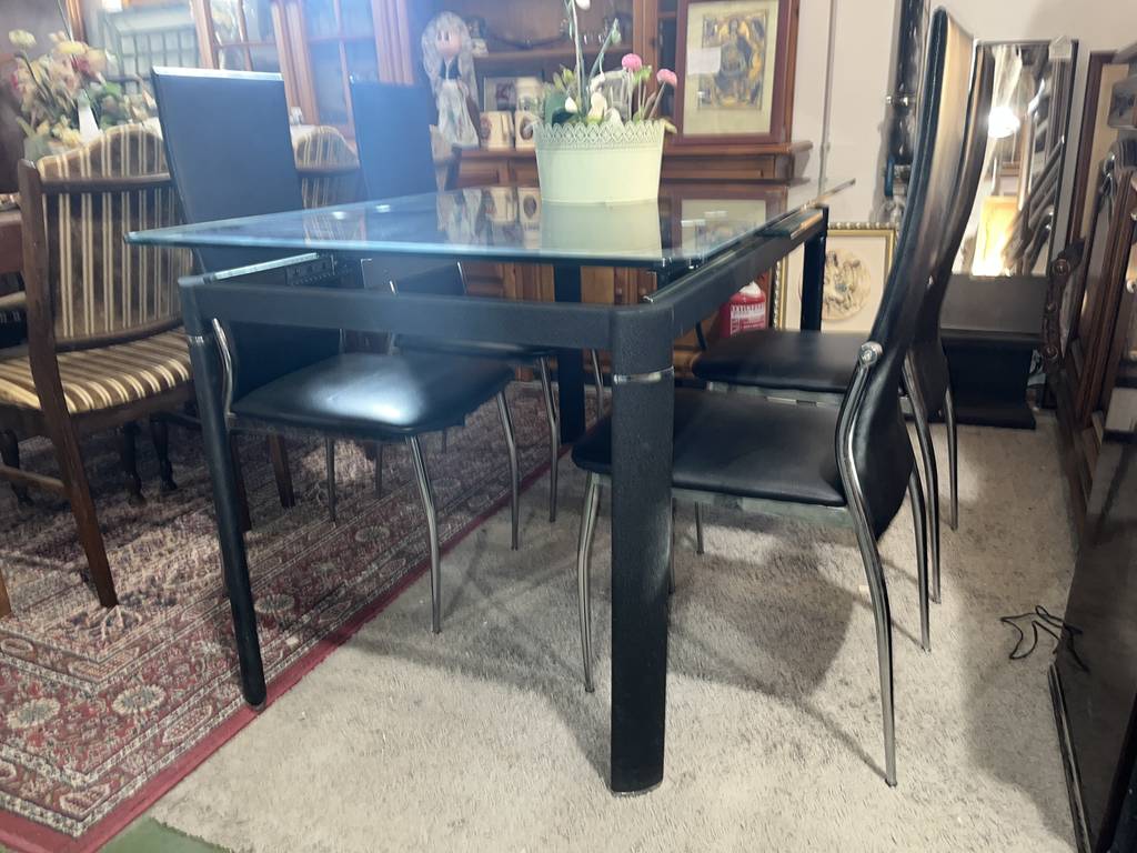 MESA Y 4 SILLAS MODERNAS - Imagen 2