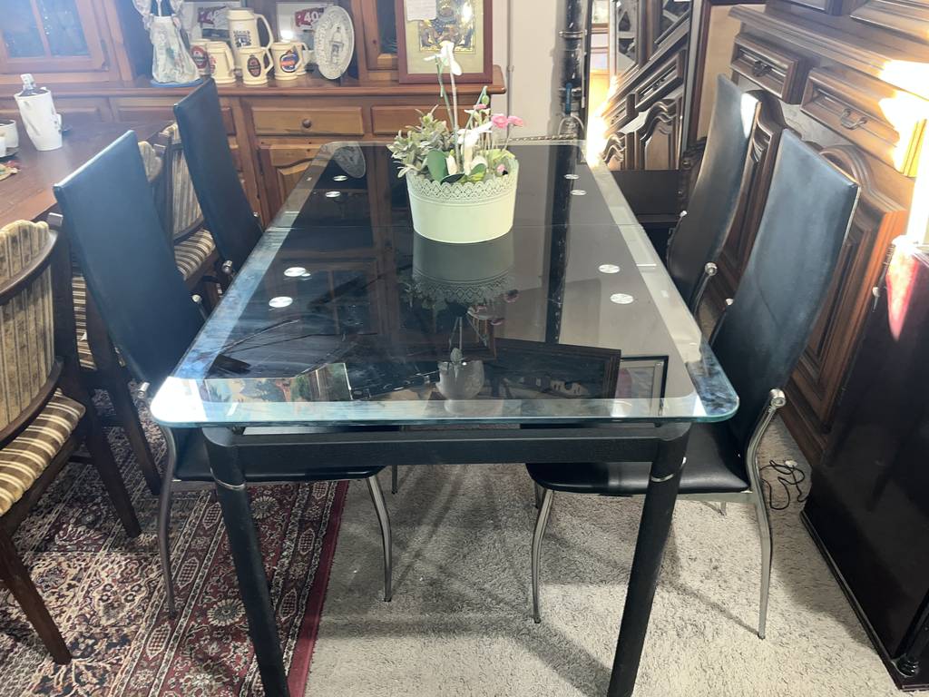 MESA Y 4 SILLAS MODERNAS - Imagen 4