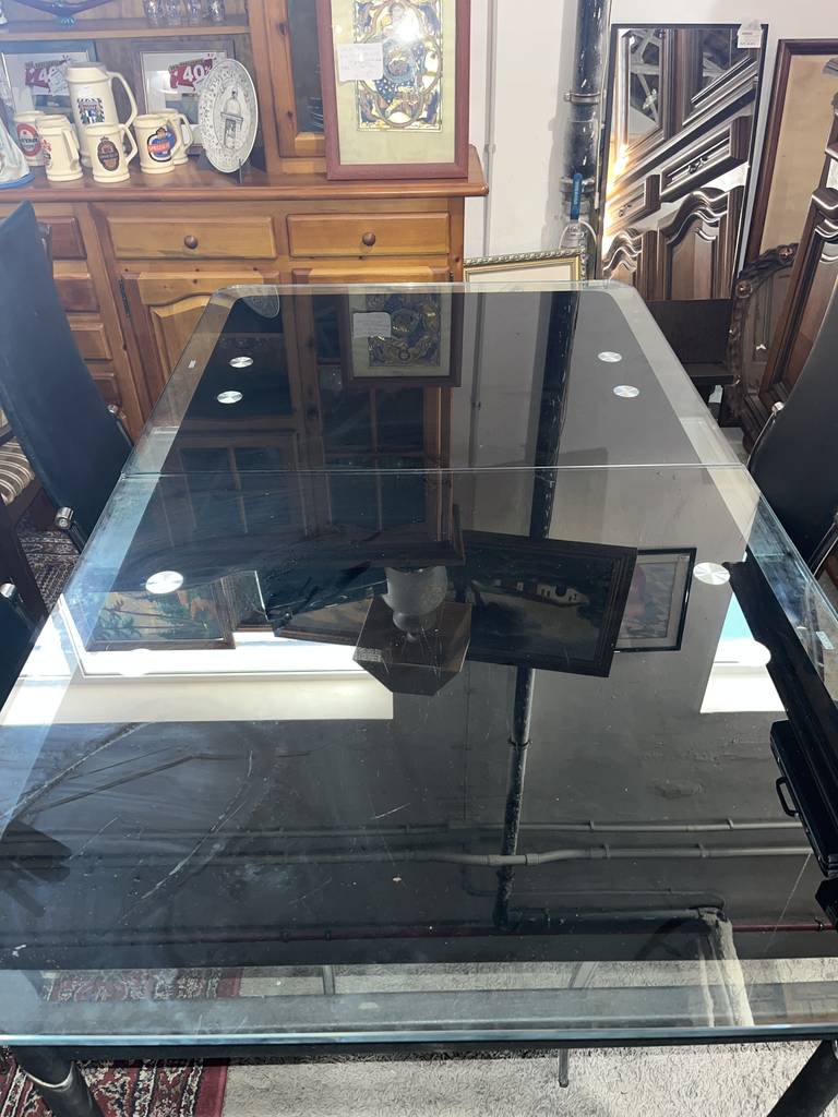 MESA Y 4 SILLAS MODERNAS - Imagen 5