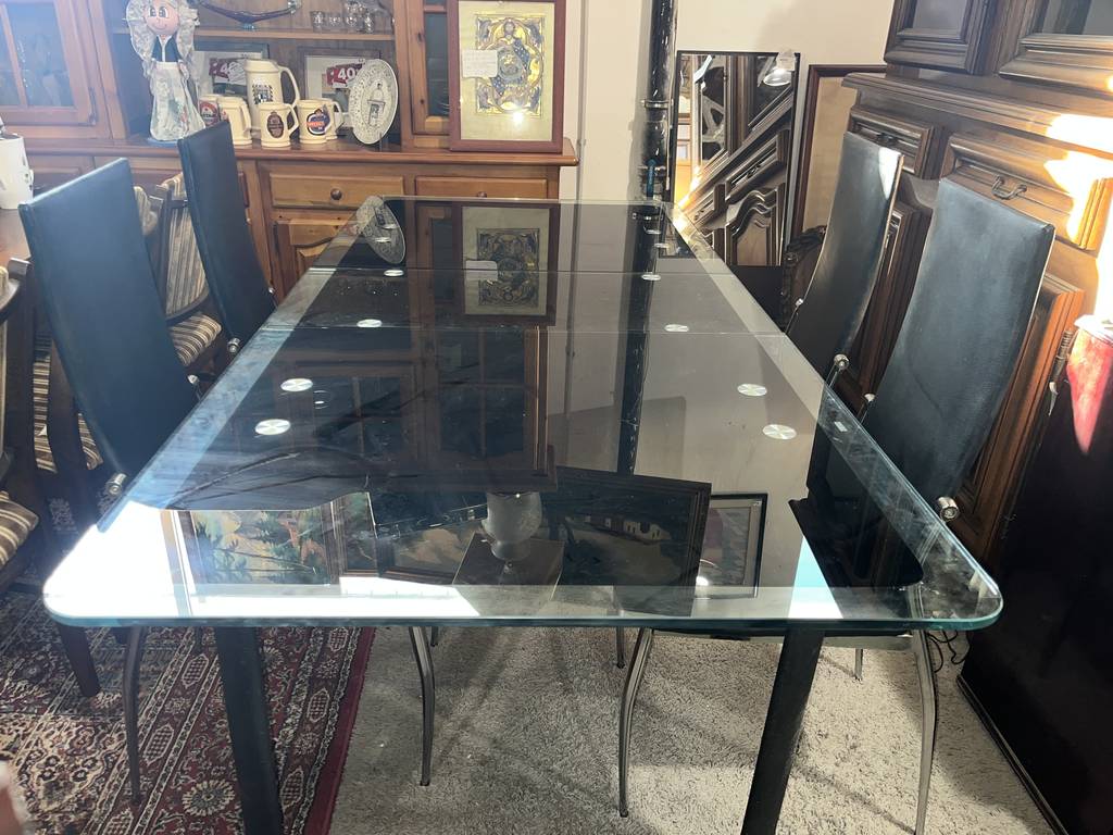 MESA Y 4 SILLAS MODERNAS - Imagen 6