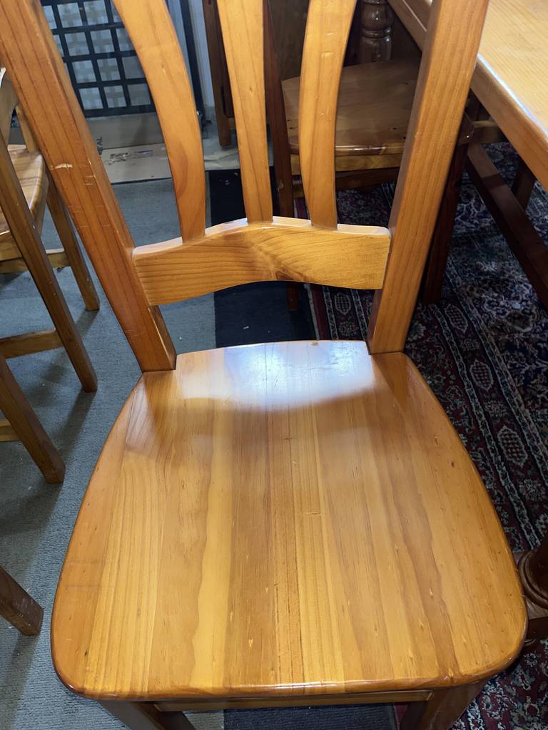 MESA Y 4 SILLAS RÚSTICAS - Imagen 9