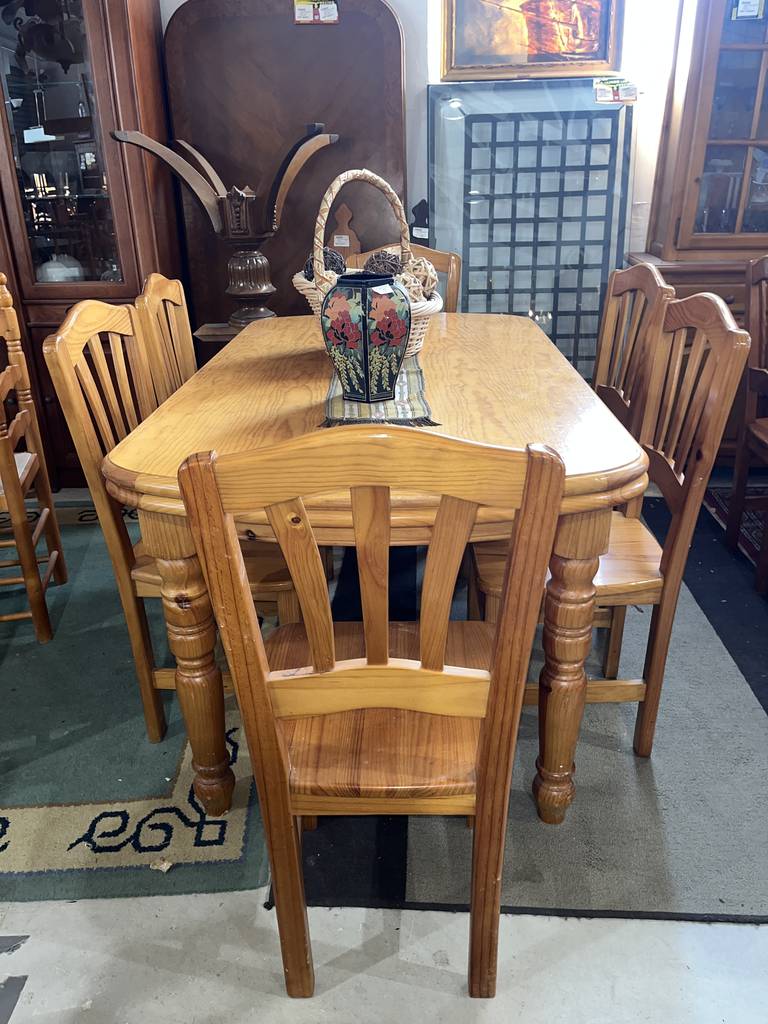 MESA Y 6 SILLAS RÚSTICAS - Imagen 3