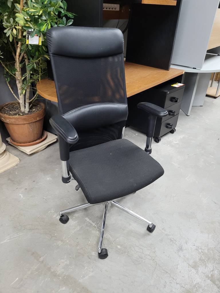 SILLA NEGRA ERGONÓMICA