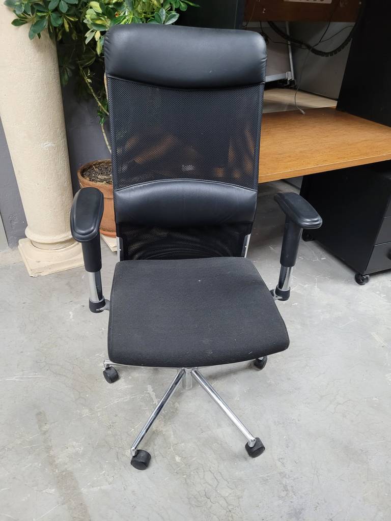 SILLA NEGRA ERGONÓMICA - Imagen 2