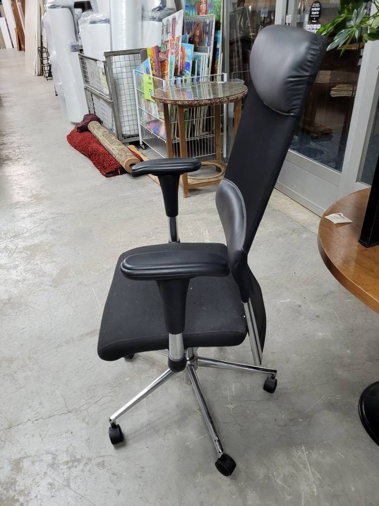 SILLA NEGRA ERGONÓMICA - Imagen 3