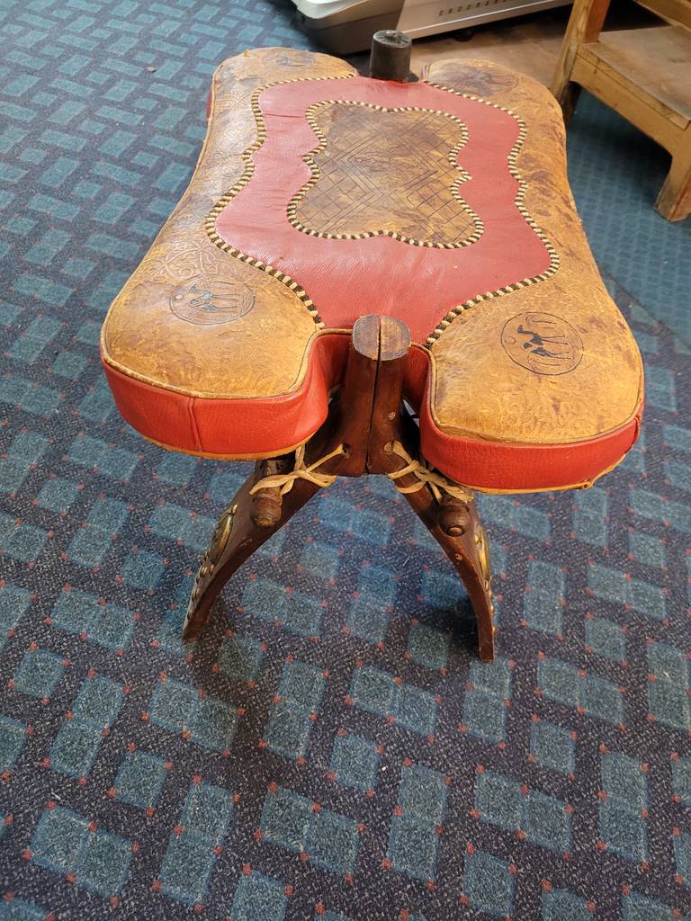 TABURETE DE MONTURA DE CAMELLO - Imagen 4