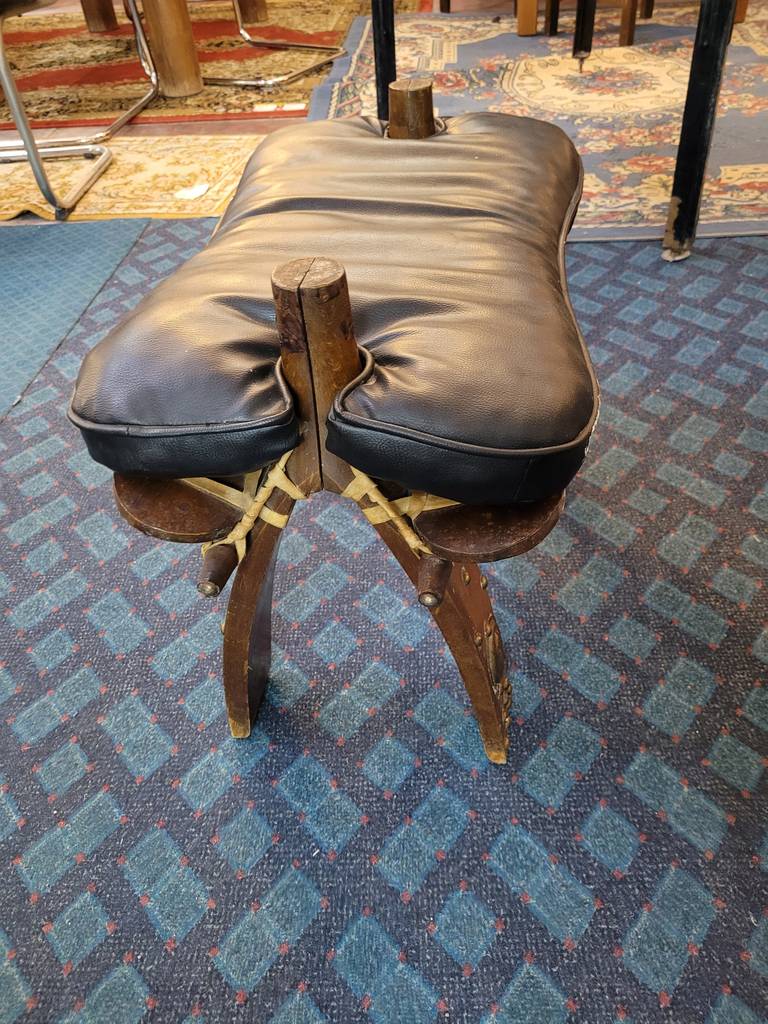 TABURETE DE MONTURA DE CAMELLO - Imagen 3