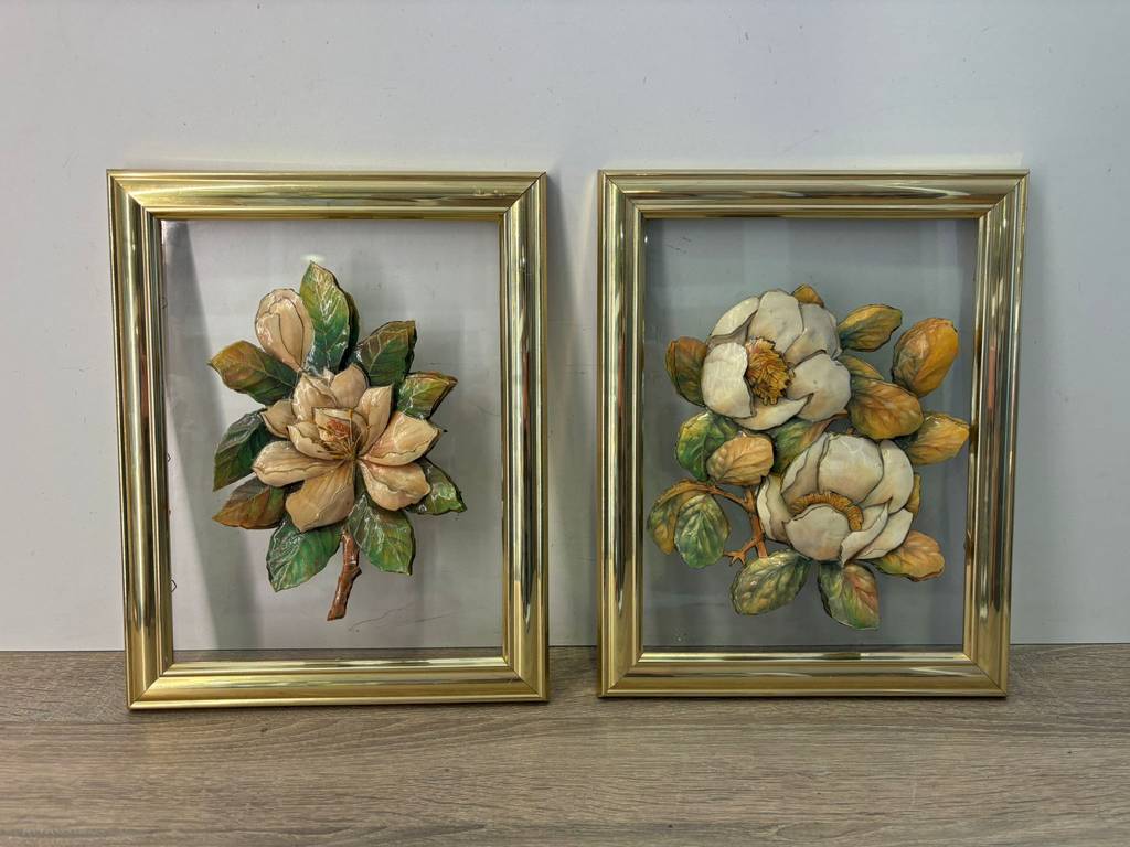 2 CUADROS DE FLOR EN RELIEVE