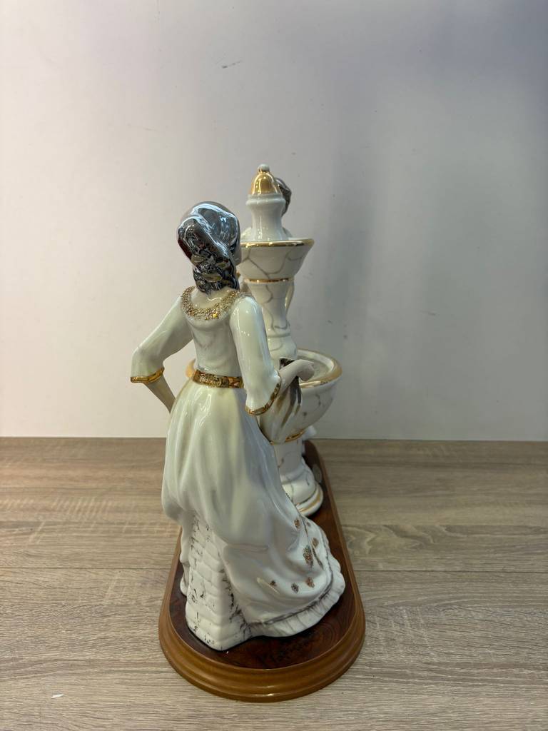 FIGURA DE PORCELANA - Imagen 4