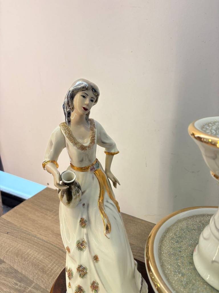 FIGURA DE PORCELANA - Imagen 2